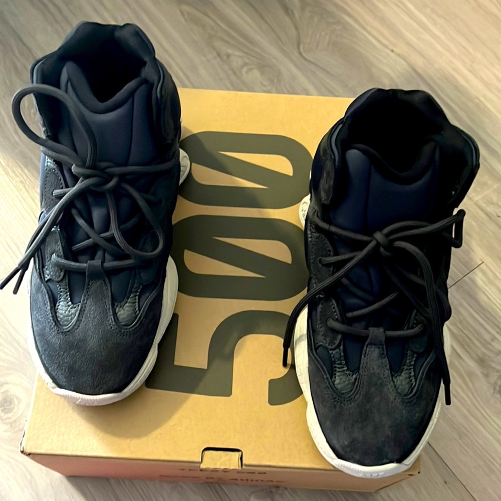 💙Authentic 💙 YEEZY 500 Adidas